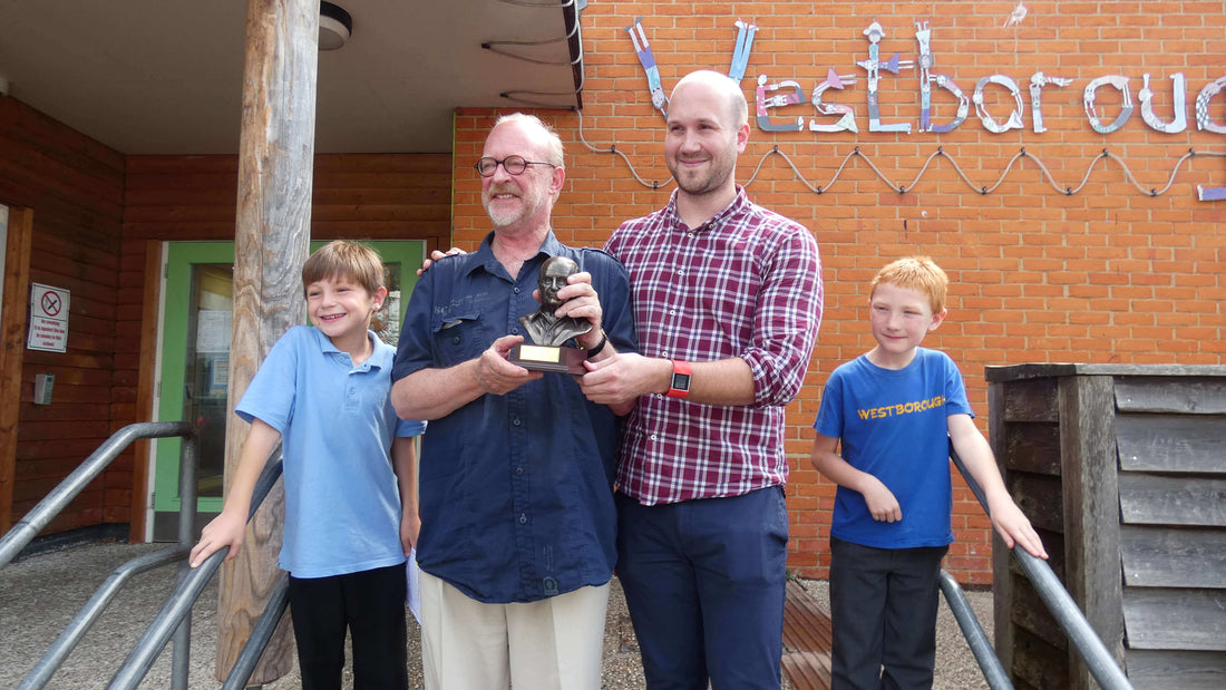 Primary Teacher Peter Littman Receives Lifetime Contribution Award